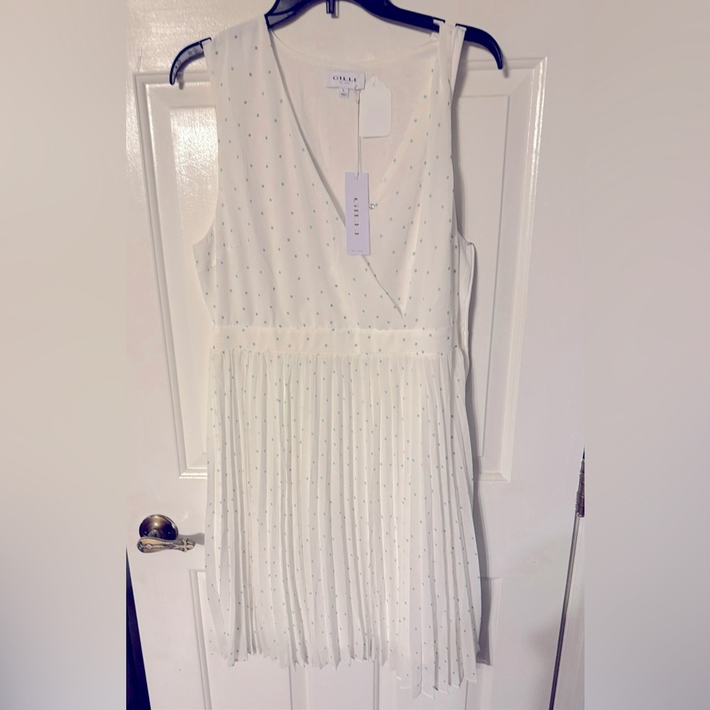 Gilli NWT knee length dress size large White with small
